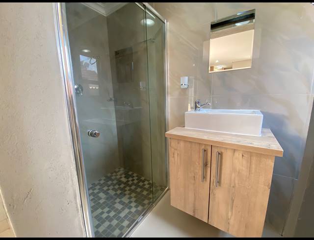 1 BEDROOM APARTMENT TO LET IN WEST ACRES EXT 6